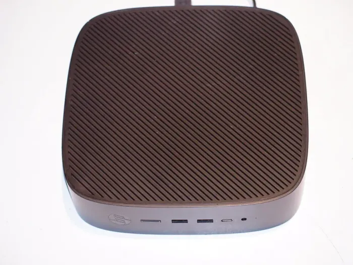 Неттоп HP t740 Thin Client USFF / AMD Ryzen V1756B (4 (8) ядра по 3.25 - 3.6 GHz) / 16 GB DDR4 / 512 GB SSD M.2 / AMD Radeon RX Vega 8 / 120W б/в - зображення 11