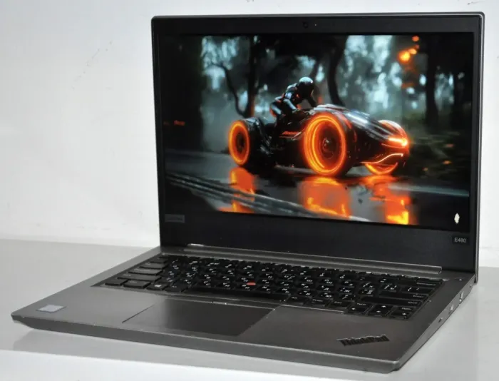 Ноутбук Б-клас Lenovo ThinkPad E480 / 14" (1920x1080) IPS / Intel Core i5-7200U (2 (4) ядра по 2.5 - 3.1 GHz) / 16 GB DDR4 / 480 GB SSD / Intel UHD Graphics 620 / WebCam / Windows 11 Pro б/в - зображення 4
