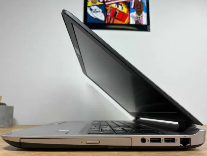 Ноутбук HP ProBook 450 G3 / 15.6" (1366x768) TN / Intel Core i5-6200U (2 (4) ядра по 2.3 - 2.8 GHz) / 8 GB DDR3 / 240 GB SSD / Intel HD Graphics 520 / WebCam / Fingerprint / Windows 10 б/в - зображення 7