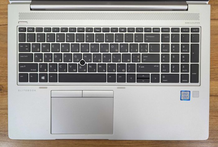 Ультрабук HP EliteBook 850 G5 / 15.6" (1920x1080) IPS / Intel Core i5-8250U (4 (8) ядра по 1.6 - 3.4 GHz) / 16 GB DDR4 / 512 GB SSD / Intel UHD Graphics 620 / WebCam / Fingerprint / Windows 10 б/в - зображення 3