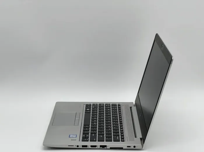 Ультрабук HP EliteBook 830 G5 / 13.3" (1920x1080) IPS / Intel Core i5-8350U (4 (8) ядра по 1.7 - 3.6 GHz) / 16 GB DDR4 / 240 GB SSD / Intel UHD Graphics 620 / WebCam б/в - зображення 4