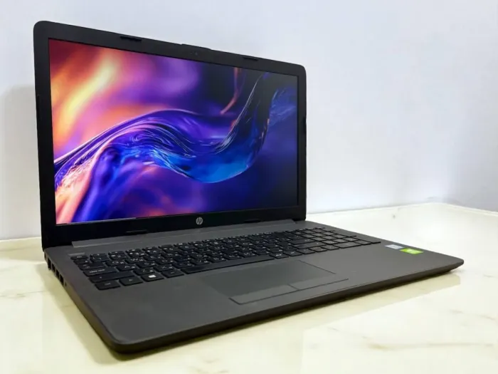 Ноутбук HP 250 G7 / 15.6" (1920x1080) TN / Intel Core i3-7020U (2 (4) ядра по 2.3 GHz) / 8 GB DDR4 / 256 GB SSD / Intel HD Graphics 620 / WebCam б/в - зображення 6