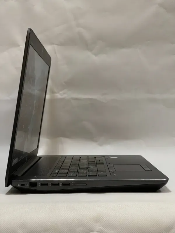 Мобільна робоча станція Б-клас HP ZBook 17 G3 / 17.3" (1920x1080) IPS / Intel Xeon E3-1535M v5 (4 (8) ядра по 2.9 - 3.8 GHz) / 16 GB DDR4 / 512 GB SSD M.2 + 1000 GB HDD / nVidia Quadro M4000M, 4 GB GDDR5, 256-bit / WebCam б/в - зображення 5
