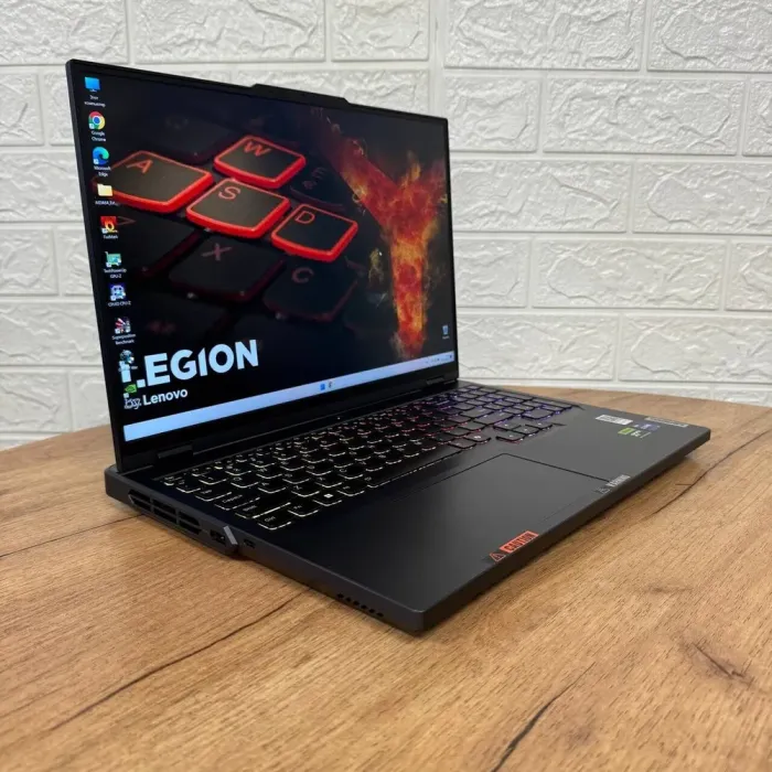 Ігровий ноутбук Lenovo Legion Pro 5 16IRX9 / 16" (2560x1600) IPS / Intel Core i9-14900HX (24 (32) ядра по 1.6 - 5.8 GHz) / 32 GB DDR5 / 1000 GB SSD NVMe / nVidia GeForce RTX 4070, 8 GB GDDR6, 128-bit / WebCam б/в - зображення 4