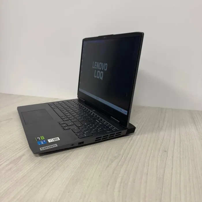 Ігровий ноутбук Lenovo LOQ 15IRH8 / 15,6" (1920x1080) IPS / Intel Core i5-13420H (8 (12) ядер по 2.1 - 4.6 GHz) / 16 GB DDR5 / 1000 GB SSD NVMe / nVidia GeForce RTX 3050, 6 GB GDDR6, 96-bit / WebCam б/в - зображення 5