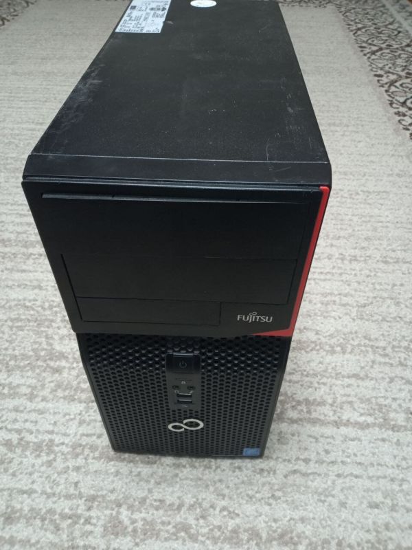 ПК Б-клас Fujitsu Esprimo P556 E90+ Tower / Intel Pentium G4400 (2 ядра по 3.3 GHz) / 4 GB DDR4 / 120 GB SSD / Intel HD Graphics 510 б/в - зображення 2