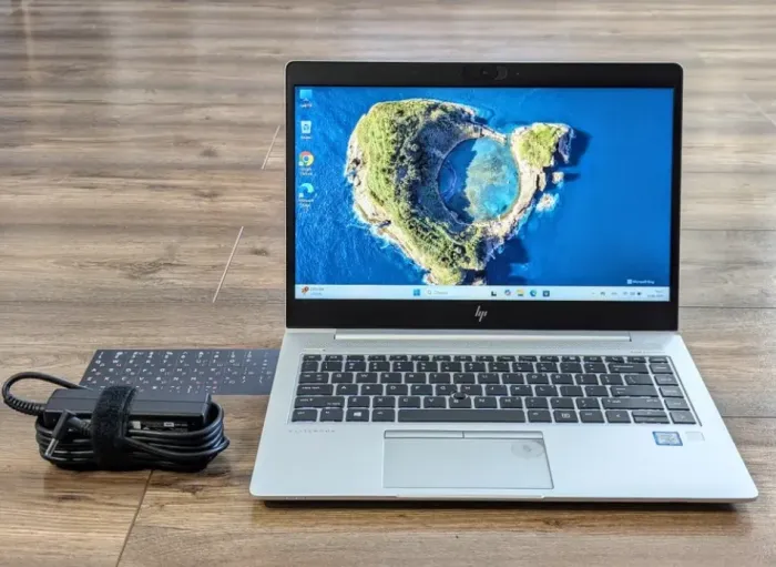 Ультрабук HP EliteBook 840 G5 / 14" (1920x1080) IPS / Intel Core i5-8350U (4 (8) ядра по 1.7 - 3.6 GHz) / 8 GB DDR4 / 128 GB SSD / Intel UHD Graphics 620 / WebCam б/в - зображення 2