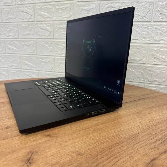 Ігровий ноутбук Razer Blade 15 RZ09-0301 / 15.6" (1920x1080) IPS / Intel Core i7-9750H (6 (12) ядер по 2.6 - 4.5 GHz) / 16 GB DDR4 / 256 GB SSD NVMe / nVidia GeForce RTX 2070 Max-Q, 8 GB GDDR6, 256-bit / WebCam б/в - зображення 5