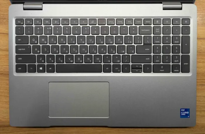 Ноутбук робоча станція Dell Precision 3560 / 15.6" (1920x1080) IPS / Intel Core i7-1185G7 (4 (8) ядра по 3.0 - 4.8 GHz) / 32 GB DDR4 / 512 GB SSD / nVidia T500, 2 GB GDDR6, 64-bit / WebCam / HDMI / Windows 10 б/в - зображення 3