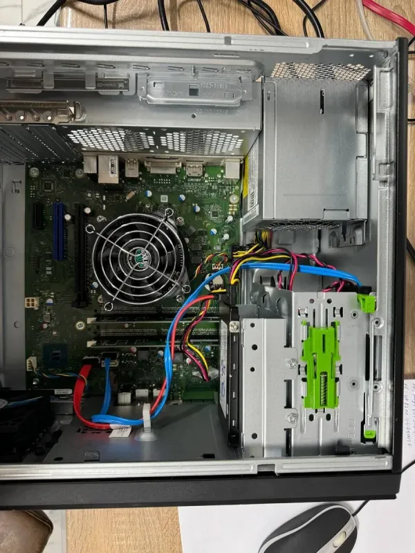 Комп'ютер Fujitsu Esprimo P558 E94+ Tower / Intel Pentium Gold G5600 (4 ядра по 3.9 GHz) / 8 GB DDR4 / 120 GB SSD / Intel UHD Graphics 630 б/в - зображення 9