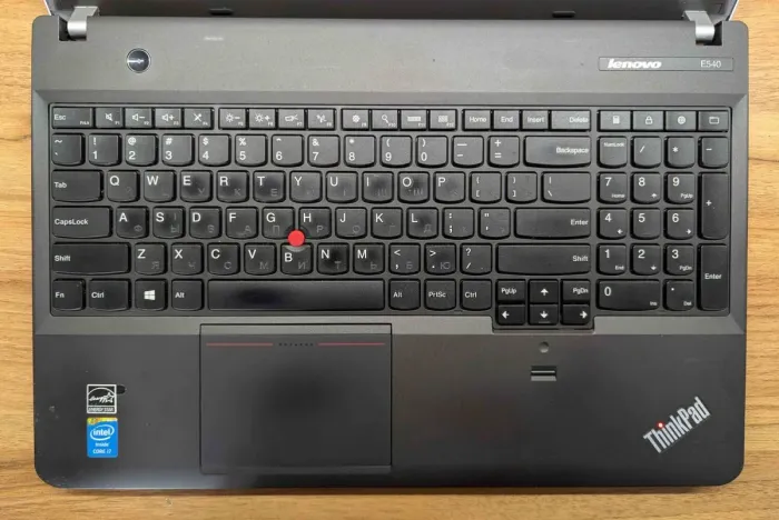 Ноутбук Lenovo ThinkPad Edge E540 / 15.6" (1366x768) TN / Intel Core i7-4702MQ (4 (8) ядра по 2.2 - 3.2 GHz) / 8 GB DDR3 / 240 GB SSD / Intel HD Graphics 4600 / WebCam / Fingerprint / Windows 10 б/в - зображення 3