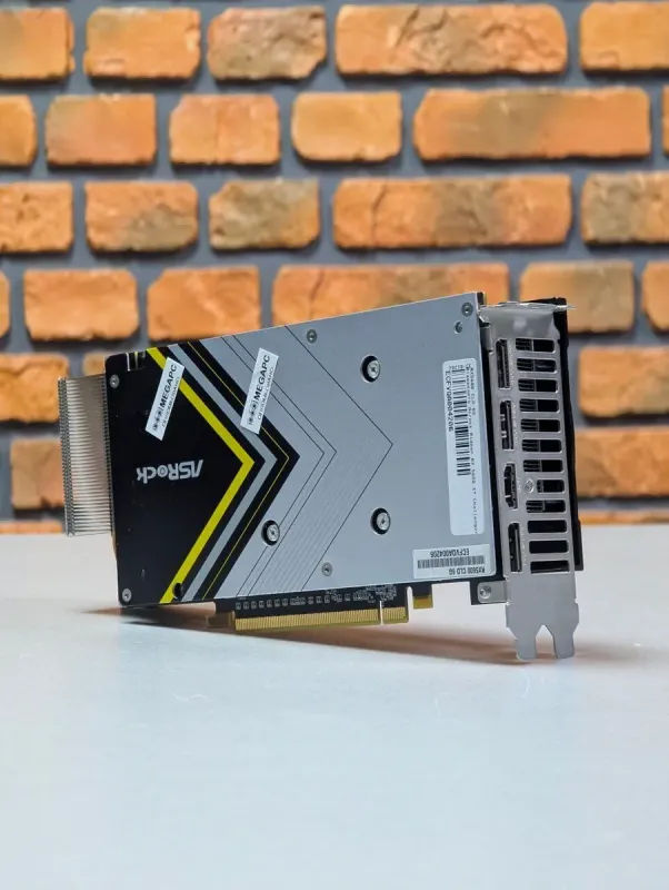 Дискретна відеокарта ASRock Challenger D Radeon RX 5600 XT OC, 6 GB GDDR6, 192-bit / 1x HDMI, 3x DisplayPort / (RX5600 CLD 6G) б/в - зображення 3