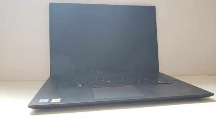 Мобільна робоча станція Lenovo ThinkPad P1 Gen 3 / 15.6" (3840x2160) IPS Touch / Intel Xeon W-10855M (6 (12) ядер по 2.8 - 5.1 GHz) / 32 GB DDR4 / 256 GB SSD + 1000 GB SSD / nVidia Quadro T2000 Max-Q, 4 GB GDDR5, 128-bit / WebCam б/в - зображення 2