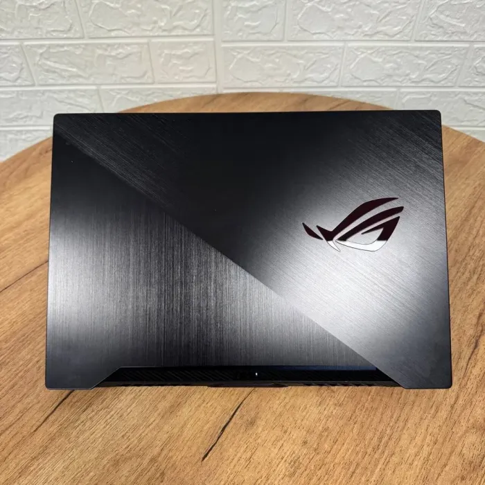 Ігровий ноутбук Asus ROG Zephyrus GA502DU / 15.6" (1920x1080) IPS / AMD Ryzen 7 3750H (4 (8) ядра по 2.3 - 4.0 GHz) / 16 GB DDR4 / 1000 GB SSD / nVidia GeForce GTX 1660 Ti Max-Q, 6 GB GDDR6, 192-bit б/в - зображення 3