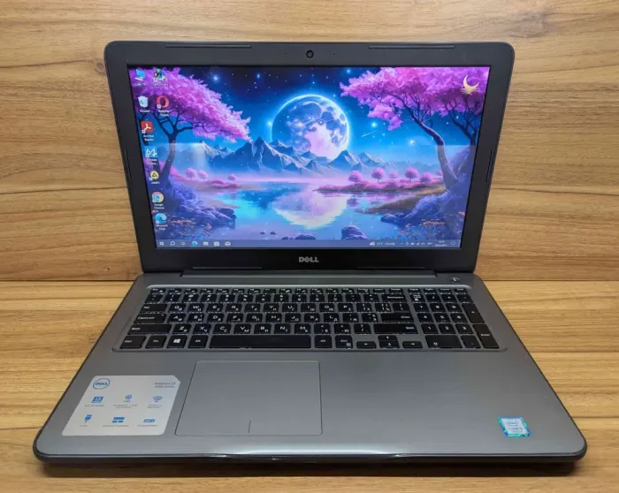 Ноутбук Б-клас Dell Inspiron 5567 / 15.6" (1366x768) TN / Intel Core i5-7200U (2 (4) ядра по 2.5 - 3.1 GHz) / 8 GB DDR4 / 240 GB SSD / Intel HD Graphics 620 / WebCam / Windows 10 б/в - зображення 2