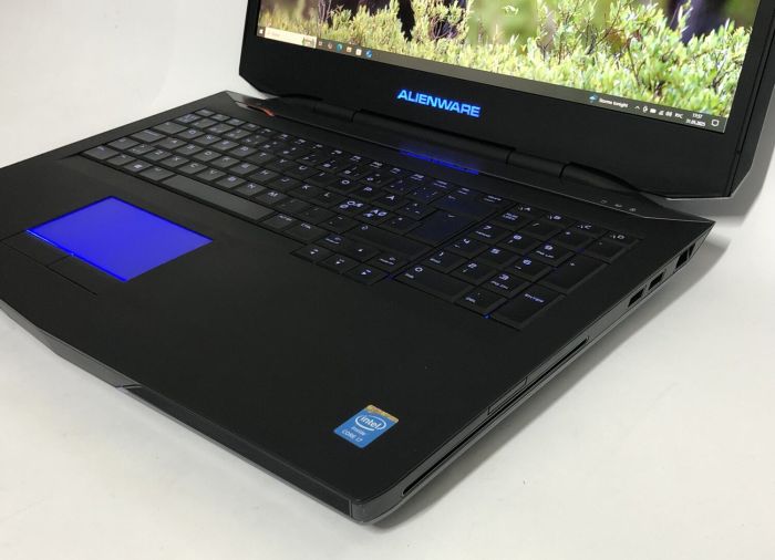 Ігровий ноутбук Dell Alienware 17 P18E / 17.3" (1920x1080) TN / Intel Core i7-4900MQ (4 (8) ядра по 2.8 - 3.8 GHz) / 16 GB DDR4 / 512 GB SSD / nVidia GeForce GTX 770M, 3 GB GDDR5, 192-bit / WebCam б/в - зображення 9