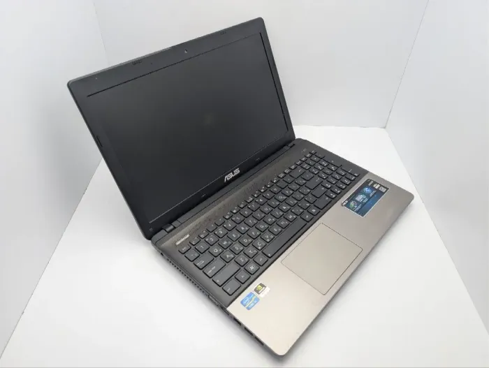 Ноутбук Asus K55 / 15.6" (1366x768) TN / Intel Core i3-3110M (2 (4) ядра по 2.4 GHz) / 8 GB DDR3 / 750 GB HDD / nVidia GeForce 610M, 2 GB GDDR3, 64-bit / WebCam / DVD-ROM б/в - зображення 6