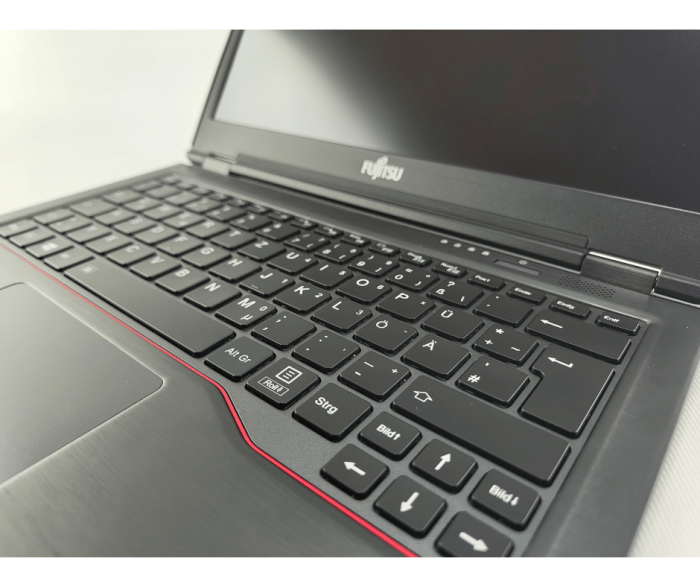 Нетбук Fujitsu LifeBook U729 / 12.5" (1920x1080) IPS / Intel Core i3-8145U (2 (4) ядра по 2.1 - 3.9 GHz) / 16 GB DDR4 / 240 GB SSD / Intel UHD Graphics / WebCam б/в - зображення 3