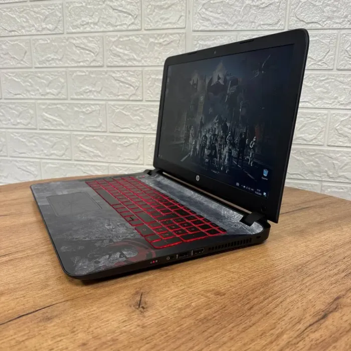 Ноутбук HP 15-an031ng Star Wars Special Edition / 15.6" (1920x1080) IPS / Intel Core i7-6500U (2 (4) ядра по 2.5 - 3.1) / 8 GB DDR4 / 256 GB SSD / Intel HD Graphics 520 / WebCam / DVD-ROM б/в - зображення 5