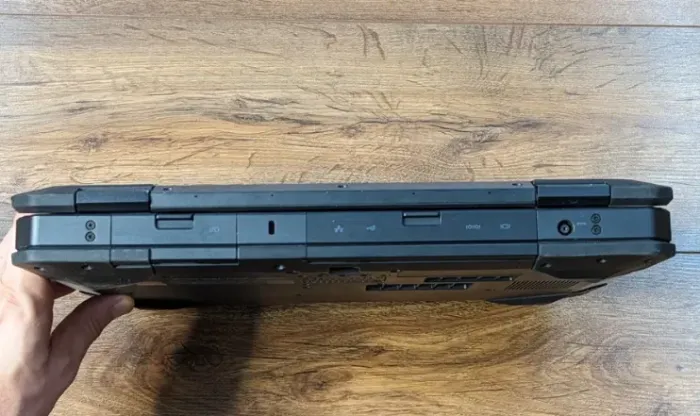 Захищений ноутбук Dell Latitude 5414 Rugged / 14" (1366x768) TN / Intel Core i5-6300U (2 (4) ядра по 2.4 - 3.0 GHz) / 8 GB DDR4 / 256 GB SSD / Intel HD Graphics 520 / WebCam б/в - зображення 2