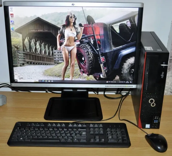 Комплект ПК: Fujitsu Esprimo D756 E85 SFF / Intel Core i5-6500 (4 ядра по 3.2 - 3.6 GHz) / 8 GB DDR4 / 240 GB SSD / Intel HD Graphics 530 + Монітор Б-клас 22" (1680x1050) TN / VGA, DVI б/в - зображення 7