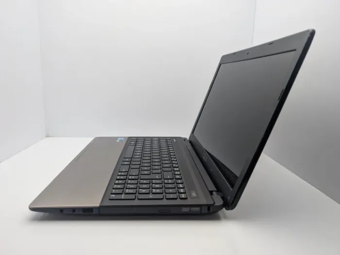 Ноутбук Asus K55VD / 15.6" (1366x768) TN / Intel Core i5-3210M (2 (4) ядра по 2.5 - 3.1 GHz) / 6 GB DDR3 / 500 GB HDD / nVidia GeForce GT 610M, 1 GB DDR3, 64-bit / WebCam б/в - зображення 4