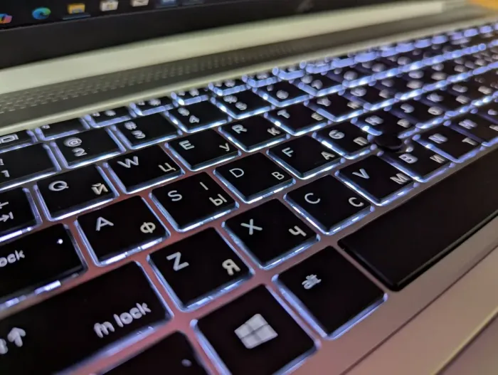 Ультрабук HP EliteBook 850 G6 / 15.6" (1920x1080) IPS / Intel Core i5-8265U (4 (8) ядра по 1.6 - 3.9 GHz) / 16 GB DDR4 / 1000 GB SSD / Intel UHD Graphics 620 / WebCam / Fingerprint / Windows 10 б/в - зображення 6