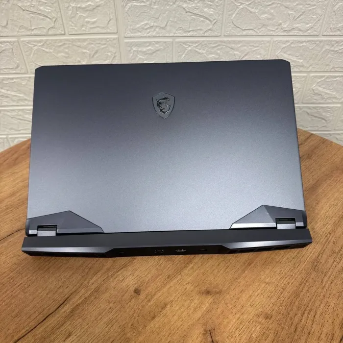 Ігровий ноутбук MSI GE76 Raider 11UG / 17.3" (1920x1080) IPS / Intel Core i7-11800H (8 (16) ядер по 2.3 - 4.6 GHz) / 16 GB DDR4 / 1000 GB SSD / nVidia GeForce RTX 3070, 8 GB GDDR6, 256-bit / WebCam б/в - зображення 3