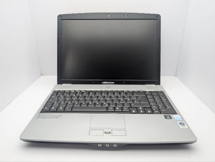 Ноутбук Medion 2180 / 15.4" (1366x768) TN / Intel Pentium T2330 (2 ядра по 1.6 GHz) / 4 GB DDR2 / 250 GB HDD / nVidia GeForce 9300M, 256 MB GDDR2, 64-bit / WebCam / DVD-ROM б/в - зображення 3