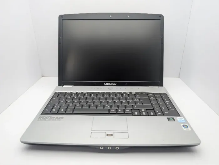 Ноутбук Medion 2180 / 15.4" (1366x768) TN / Intel Pentium T2330 (2 ядра по 1.6 GHz) / 4 GB DDR2 / 250 GB HDD / nVidia GeForce 9300M, 256 MB GDDR2, 64-bit / WebCam / DVD-ROM б/в - зображення 3