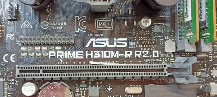 Комплект: материнська плата Asus Prime H310M-R R2.0 / LGA1151 / Intel Core i3-8100 (4 ядра по 3.6 GHz) / 8 GB DDR4 / Intel UHD Graphics 630 + Кулер б/в - зображення 5