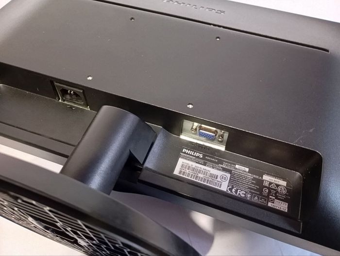 Комплект ПК Б-клас: Fujitsu Esprimo E420 E85+ SFF / Intel Core i5-4670 (4 ядра по 3,4 - 3,8 ГГц) / 8 ГБ DDR3 / 240 ГБ SSD / Intel HD Graphics 4600 + Монітор Philips 223V5L / 22" (1920x1080) TN / 1x VGA / VESA 100x100 б/в - зображення 8