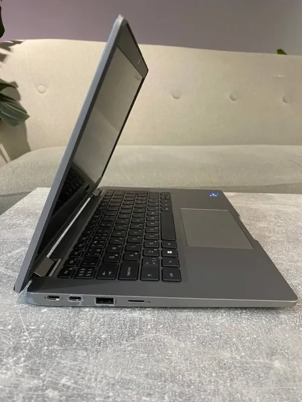 Ультрабук Б-клас Dell Latitude 5320 / 13.3" (1920x1080) TN / Intel Core i5-1135G7 (4 (8) ядра по 2.4 - 4.2 GHz) / 8 GB DDR4 / 256 GB SSD M.2 / Intel Iris X Graphics / WebCam / Win 10 б/в - зображення 4