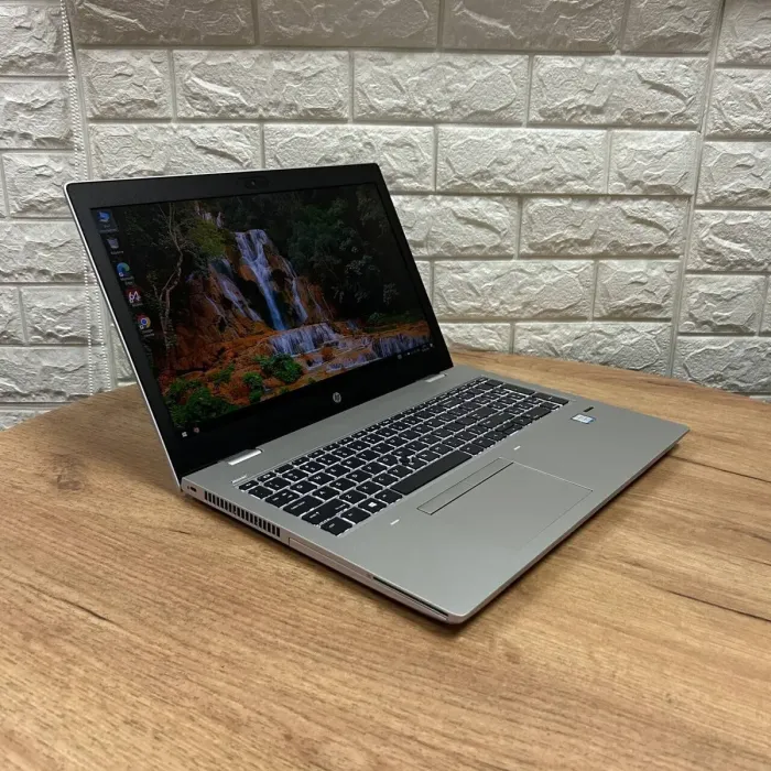 Ноутбук Б-клас HP ProBook 650 G4 / 15.6" (1920x1080) IPS / Intel Core i7-8550U (4 (8) ядра по 1.8 - 4.0 GHz) / 16 GB DDR4 / 256 GB SSD / Intel UHD Graphics 620 / WebCam б/в - зображення 4