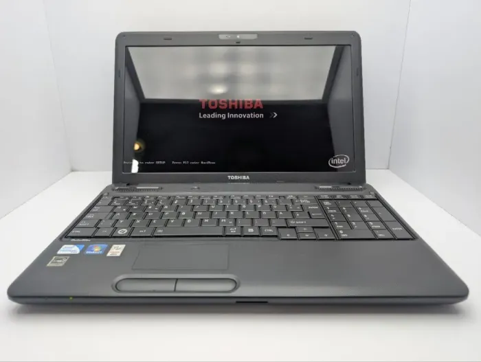 Ноутбук Toshiba Satellite Pro C660 / 15.6" (1366x768) TN / Intel Core i3-380M (2 (4) ядра по 2.53 GHz) / 6 GB DDR3 / 320 GB HDD / Intel HD Graphics 1000 / WebCam / DVD-ROM б/в - зображення 3