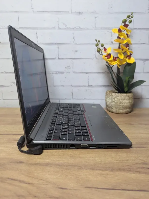 Ноутбук Б-клас Fujitsu LifeBook E754 / 15.6" (1366x768) TN / Intel Core i5-4300M (2 (4) ядра по 2.6 - 3.3 GHz) / 8 GB DDR3 / 128 GB SSD / Intel HD Graphics 4600 / WebCam / Без АКБ б/в - зображення 7