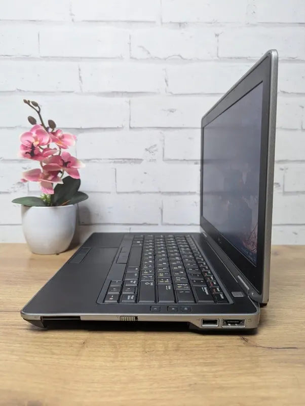 Ноутбук Б-клас Dell Latitude E6320 / 13.3" (1366x768) TN / Intel Core i5-2520M (2 (4) ядра по 2.5 - 3.2 GHz) / 8 GB DDR3 / 128 GB SSD / Intel HD Graphics 3000 б/в - зображення 4