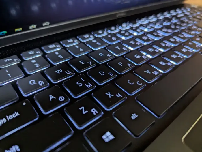 Ігровий ноутбук Dell Vostro 7500 / 15.6" (1920x1080) IPS / Intel Core i7-10750H (6 (12) ядер по 2.6 - 5.0 GHz) / 16 GB DDR4 / 1000 GB SSD / nVidia GeForce GTX 1650 Ti, 4 GB GDDR6, 128-bit / TouchID / WebCam / Windows 10 б/в - зображення 6