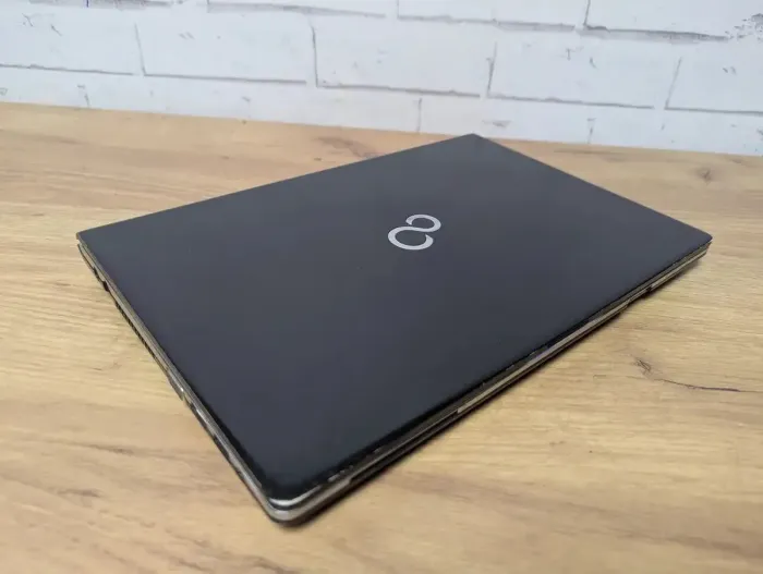 Ультрабук Б-клас Fujitsu LifeBook S937 / 13.3" (1920x1080) TN Touch / Intel Core i5-7300U (2 (4) ядра по 2.6 - 3.5 GHz) / 4 GB DDR4 / 128 GB SSD / Intel HD Graphics 620 / WebCam / Без АКБ б/в - зображення 8