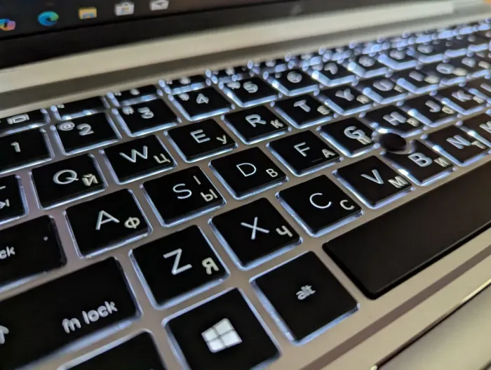 Ультрабук HP EliteBook 840 G7 / 14" (1920x1080) IPS / Intel Core i7-10610U (4 (8) ядра по 1.8 - 4.9 GHz) / 16 GB DDR4 / 1000 GB SSD / Intel UHD Graphics / WebCam / TouchID / Windows 10 б/в - зображення 6