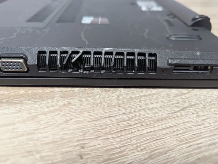 Ноутбук Б-клас Lenovo E51-80 / 15.6" (1366x768) TN / Intel Core i5-6200U (2 (4) ядра по 2.3 - 2.8 GHz) / 8 GB DDR3 / 128 GB SSD / Intel HD Graphics 520 / WebCam / DVD-ROM б/в - зображення 3