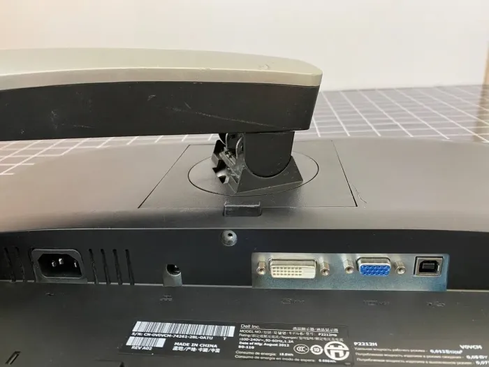 Монітор Б-клас Dell Professional P2212Hb / 21.5" (1920x1080) TN / DVI, VGA, USB / VESA 100x100 б/в - зображення 5