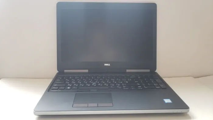 Мобільна робоча станція Dell Precision 7520 / 15,6" (1920x1080) IPS / Intel Xeon E3-1505M v6 (4 (8) ядра по 3.0 - 4.0 GHz) / 32 GB DDR4 / 128 GB SSD + 500 GB SSD / nVidia Quadro M2200, 4 GB GDDR5, 128-bit / WebCam б/в - зображення 2