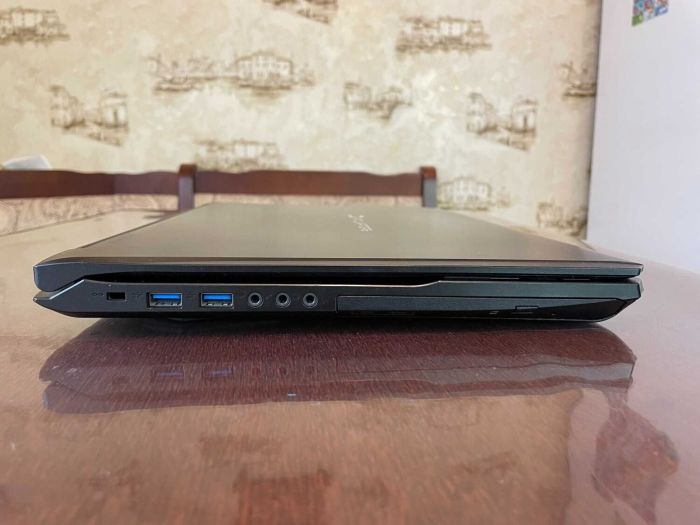 Ігровий ноутбук Clevo N155RDi / 15,6" (1920x1080) TN / Intel Core i7-6700HQ (4 (8) ядра по 2,6 - 3,5 ГГц) / 16 ГБ DDR3 / 256 ГБ SSD / nVidia GeForce GTX 960, 2 ГБ GDDR5, 128-біт / Веб-камера б/в - зображення 5