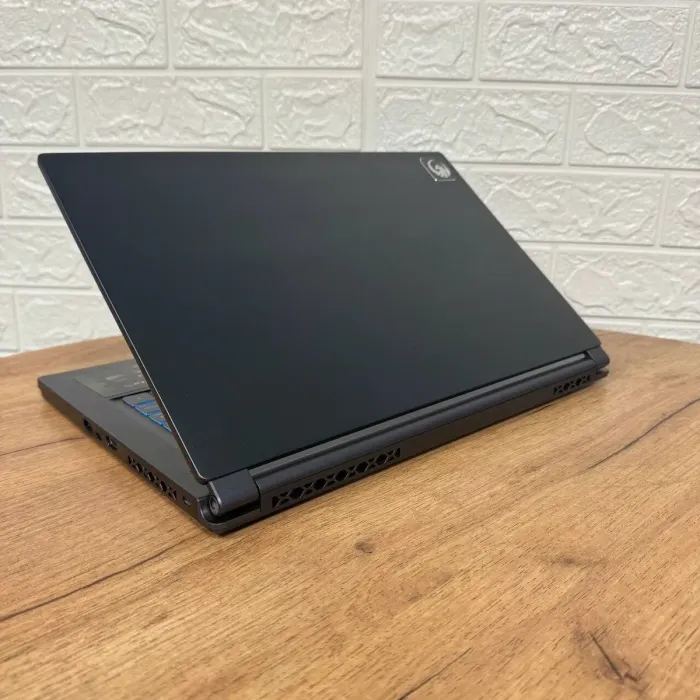 Ігровий ноутбук Б-клас MSI Delta 15 A5EFK / 15.6" (1920x1080) IPS / AMD Ryzen 7 5800H (8 (16) ядер по 3.2 - 4.4 GHz) / 16 GB DDR4 / 512 GB SSD / AMD Radeon RX 6700M, 10 GB GDDR6, 160-bit / WebCam б/в - зображення 6