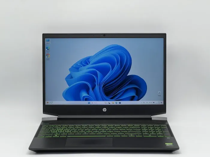 Ігровий ноутбук Б-класу HP Pavilion Gaming 15-ec0013dx / 15,6" (1920x1080) IPS / AMD Ryzen 5 3550H (4 (8) ядер по 2,1 - 3,7 ГГц) / 16 ГБ DDR4 / 960 ГБ SSD NVMe / nVidia GeForce GTX 1050, 3 ГБ GDDR5, 96-біт / Веб-камера б/в - зображення 2