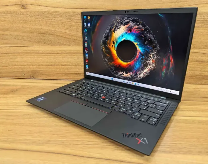 Ультрабук Б-клас Lenovo ThinkPad X1 Carbon Gen11 / 14" (1920x1080) IPS / Intel Core i7-1365U (10 (12) ядер по 1.3 - 5.2 GHz) / 32 GB DDR5 / 1000 GB SSD / Intel Iris Xe Graphics / WebCam / Windows 11 б/в - зображення 5