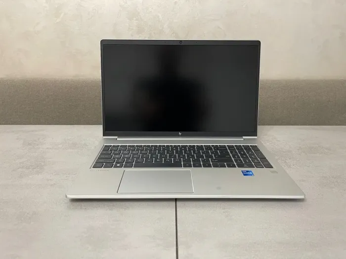 Ультрабук Б-клас HP EliteBook 650 G9 / 15.6" (1920x1080) IPS / Intel Core i5-1235U (10 (12) ядер 3.3 - 4.4 GHz) / 16 GB DDR4 / 256 GB SSD M.2 / Intel Iris Xe Graphics / WebCam б/в - зображення 3