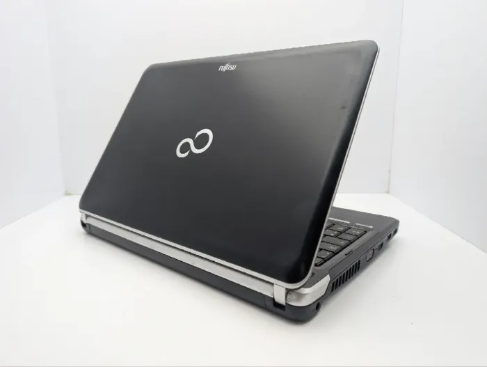 Ноутбук Fujitsu LifeBook LH531 / 14" (1366x768) TN / Intel Core i5-2430M (2 (4) ядра по 2.4 - 3.0 GHz) / 6 GB DDR3 / 500 GB HDD / Intel HD Graphics 3000 / WebCam / DVD-ROM б/в - зображення 7