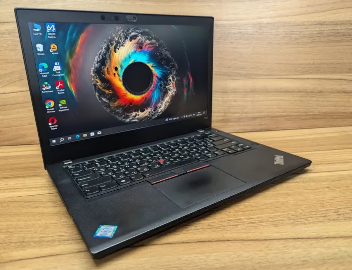 Ультрабук Lenovo ThinkPad T480 / 14" (2560x1440) IPS / Intel Core i7-8650U (4 (8) ядра по 1.9 - 4.2 GHz) / 16 GB DDR4 / 512 GB SSD / nVidia GeForce MX150, 2 GB GDDR5, 64-bit / WebCam / TouchID / Windows 10 б/в - зображення 4